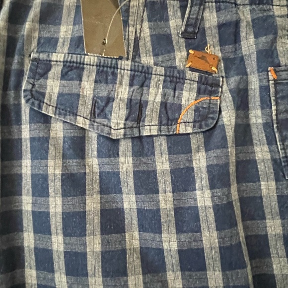 Tommy Bahama Men’s Shorts. Waist size is 35”. Blue patterned design. - Picture 6 of 9